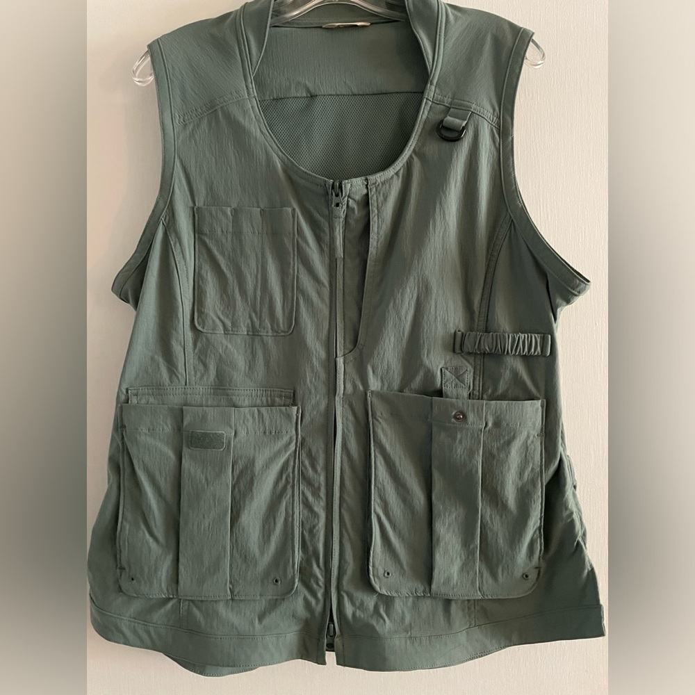 Duluth Trading Cargo Vest Sz XL Green Utility Hunting Fishing Stretch Nylon